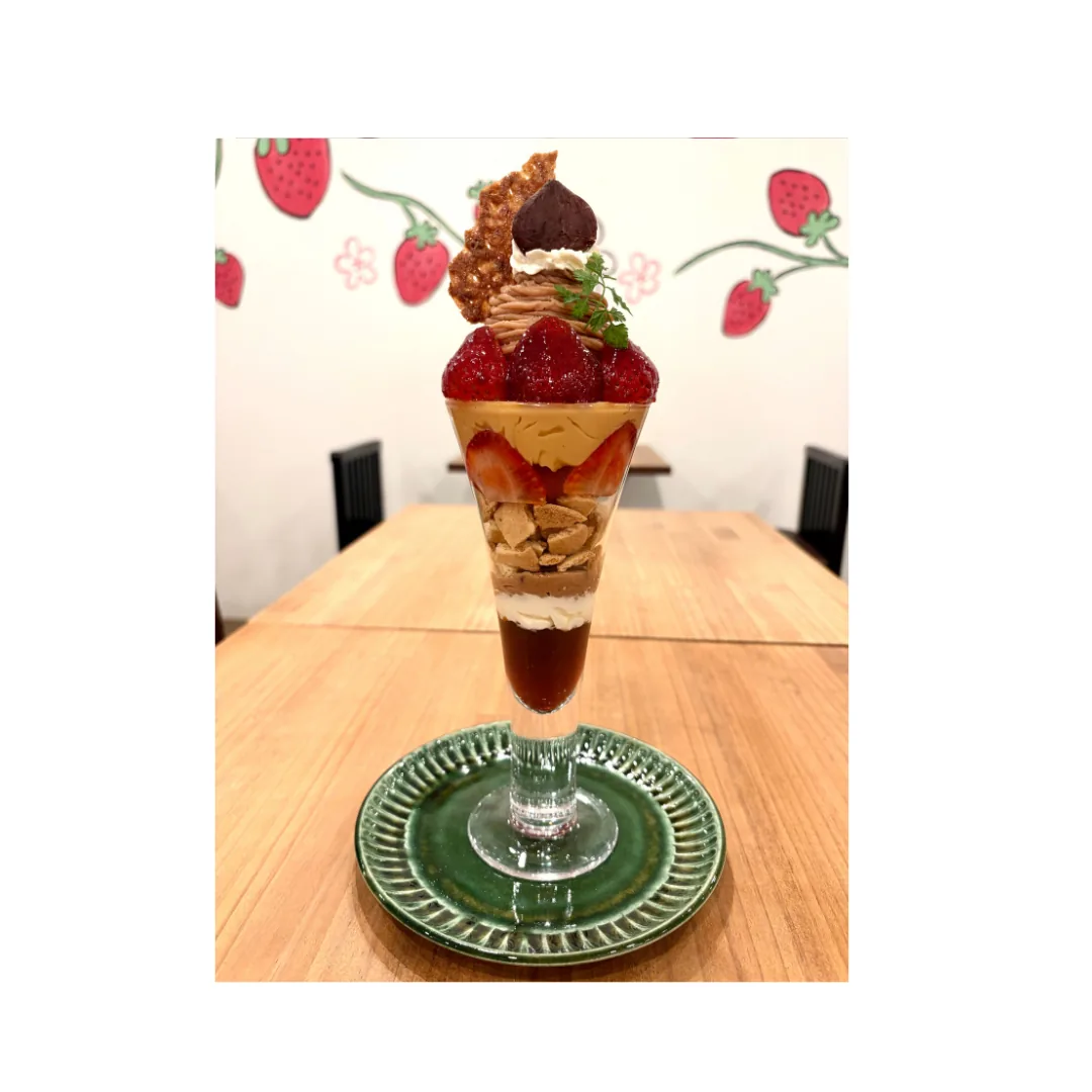 栗といちごのモンブランパフェ
